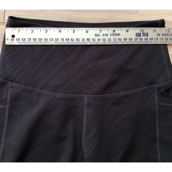 LegEnd Active, Women's Biker Short w/ Mesh Pocket, Small 7" Inseam, Black Emboss - Picture 4 of 5